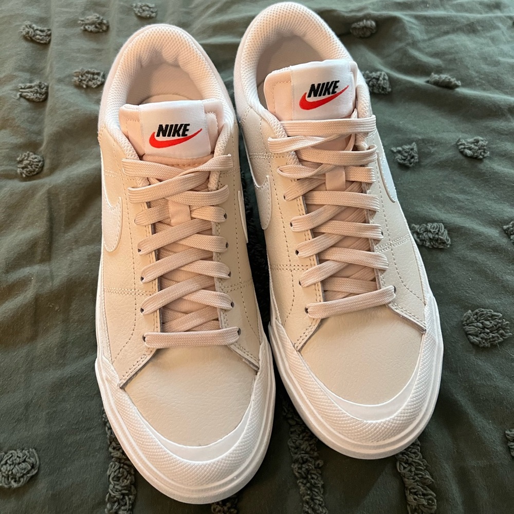 Low Platform Nike Blazers Size 7.5 Beige - Picture 3 of 4